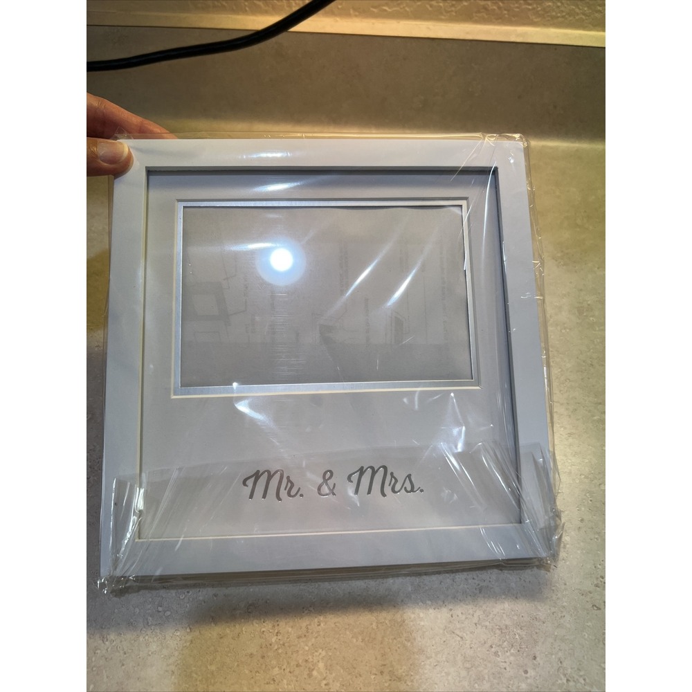 NIB Pearhead Photo Frame  MR & MRS White Square Frame 4x6 Photo